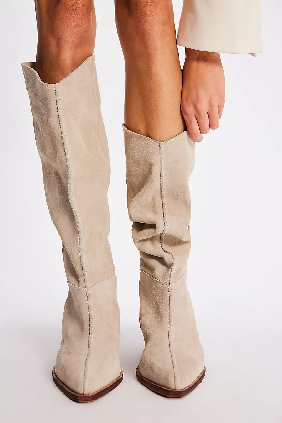 Sway Low Slouch Boot / Parchment Suede