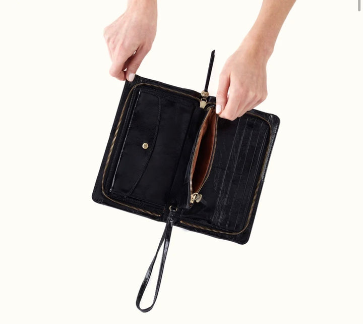 Evolve Wristlet | Black