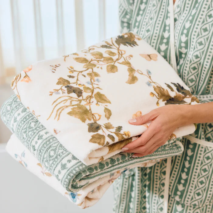 Floral Scallop Bath Towel | Leah O’Connell Vivian Magnolia
